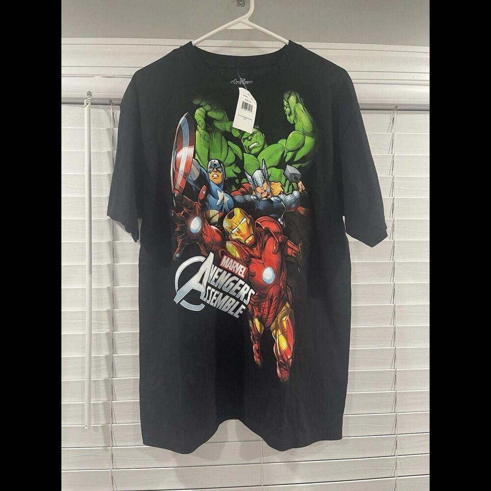 New With Tags NWT Marvel Avengers Assemble Men's Size Large Shirt Iron Man Hulk